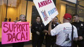 Liberales presionan a demócratas a actuar en la inmigración