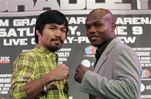 Pacquiao promueve pelea con Bradley mientras habla de retiro