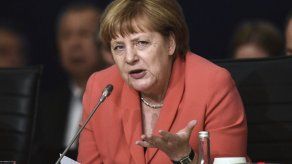 Merkel descarta liberalización de visados a turcos para el 1 de julio