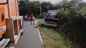 Paramédicos brindaron atención médica a los heridos.