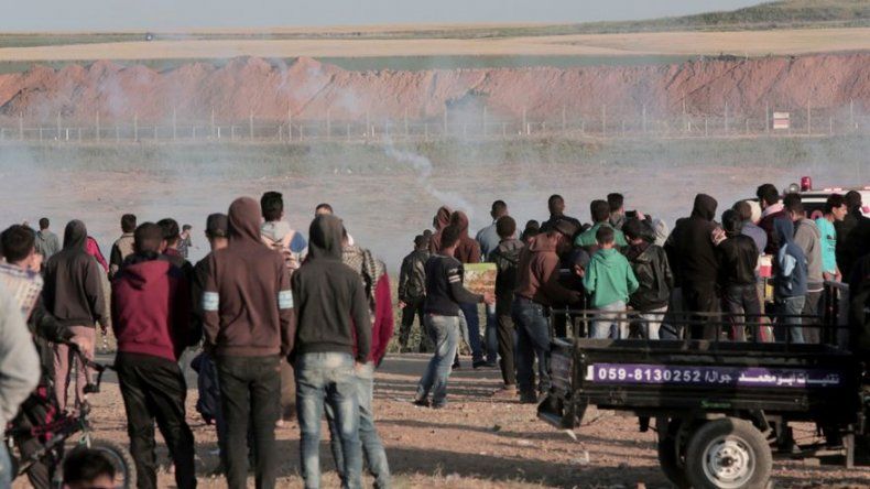 Israel dice que solo disparó contra atacantes de soldados