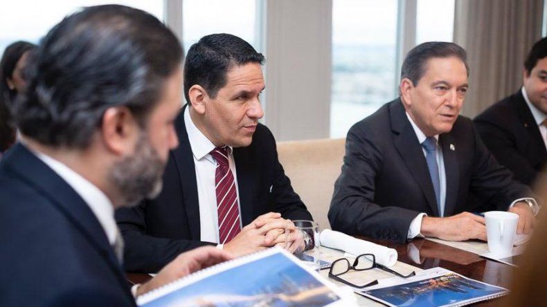 Cortizo se reunió con calificadoras internacionales de riesgo y firmó emisión de bonos