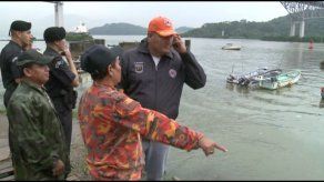 Colombianos intentan huir de Migración saltando al río Curundú