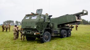 Algunos equipos de guerra provistos por Estados Unidos se han vuelto un ícono de la guerra en Ucrania.