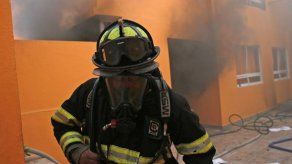 Manifestantes incendian alcaldía de ciudad mexicana de los 43 desaparecidos