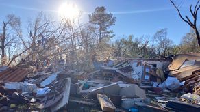 El Servicio Meteorológico Nacional dijo que no se sabe aún si los vientos destructivos eran tornados.