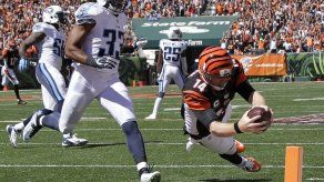 Dalton atrapa TD y Bengals siguen invictos