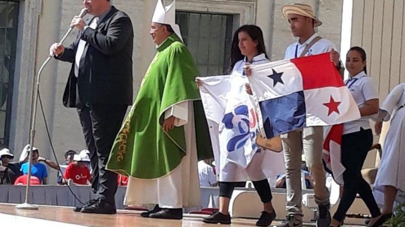 Ulloa pide a los jóvenes inyectar de su alegría al mundo cansado en Día de la Juventud