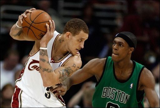 Cavaliers igualan la serie 2-2 al vencer a Celtics