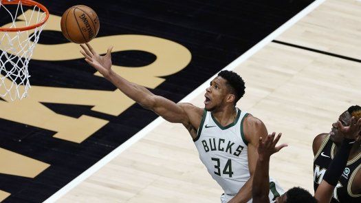 Giannis reaparece y Bucks frenan racha de Hawks