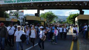 Colombia confirma permitirá entrada domingo a venezolanos a comprar víveres