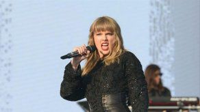 Taylor Swift rinde homenaje a Aretha Franklin en su último concierto en Detroit