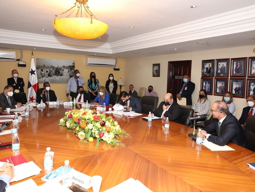 Sesión de la Comisión de Credenciales este 9 de marzo.