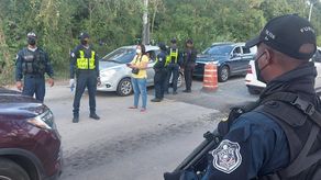 La Policía Nacional activa operativos de seguridad vial en los que se registran las infracciones cometidas por los conductores desordenados.