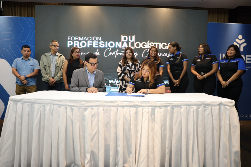 Contratan a 25 estudiantes del INADEH en el sector logístico