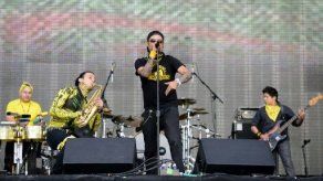 Aerolínea se disculpa con banda de rock mexicano Panteón Rococó por discriminación