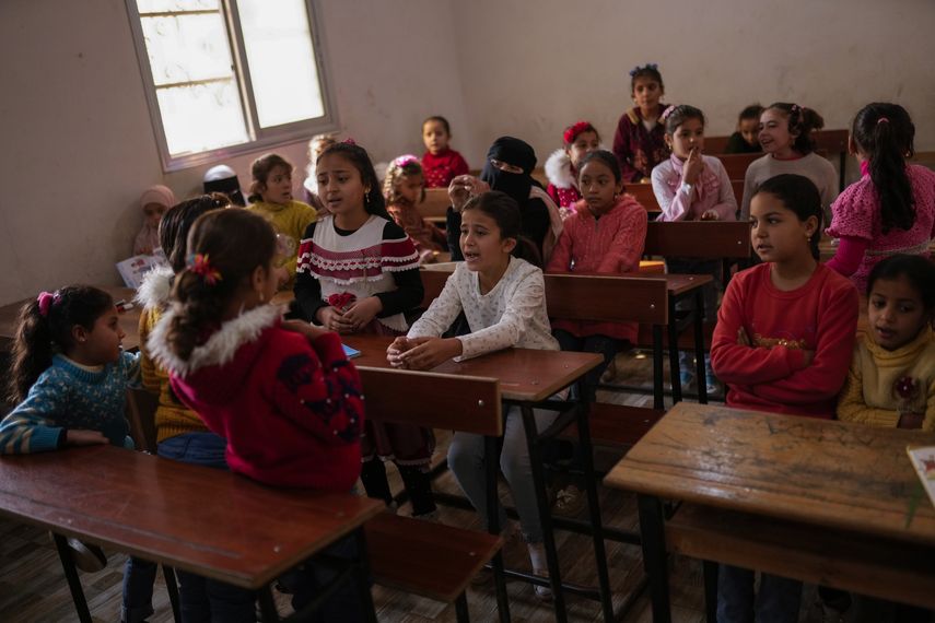 Dejaron atrás sus casas en distritos episodios de violencia en los más 10 años que dura ya la guerra en Siria.