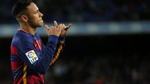 Padre de Neymar afirma que futuro de su hijo está en manos del Barcelona