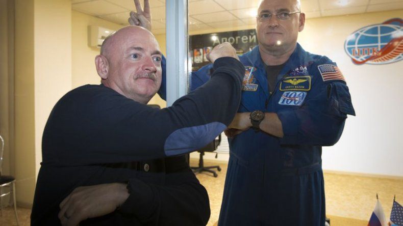Astronautas gemelos bromean con la NASA