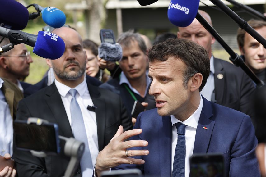 El mandatario Macron de 44 años pareció determinado a explicar detalladamente sus políticas