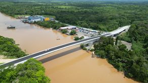 Puente vehicular sobre el río Bayano