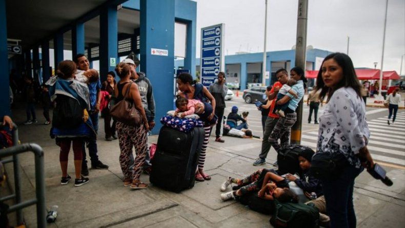 Ecuador alarga hasta fin de enero emergencia migratoria para atender a venezolanos