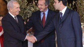 Palestinos acusan a ex colaborador de Arafat de desfalco