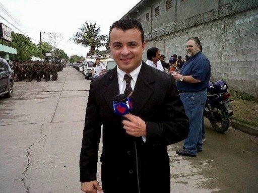 Entierran en Honduras al periodista Herlyn Espinal y exigen justicia