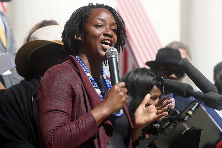 La Cámara de Representantes de Florida aprobó la medida entre partidarios luego de una breve demora cuando legisladores negros permanecieron sentados en el pleno del recinto.