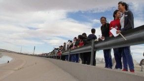 Un muro humano en frontera México-EEUU, protesta contra Trump