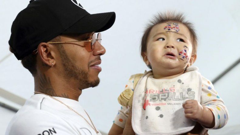 Hamilton tantea el título de F1 en Japón