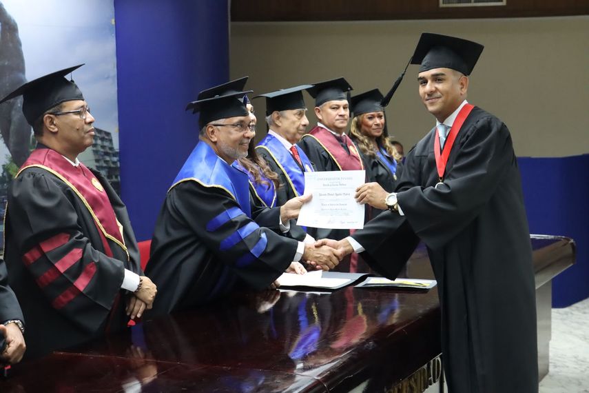 Primera promoción de técnicos del Programa Anexo Universitario El Renacer se gradúa en San Miguelito