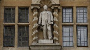 Estatua del imperialista victoriano Cecil Rhodes﻿.