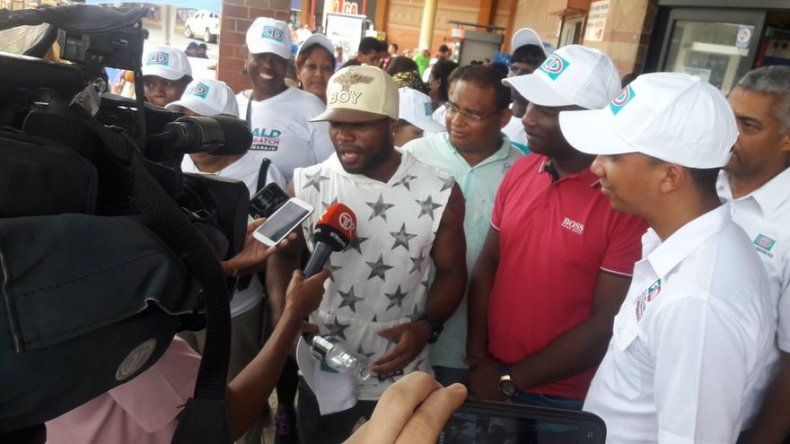 Boxeador Jezreel Corrales se inscribe en Cambio Democrático