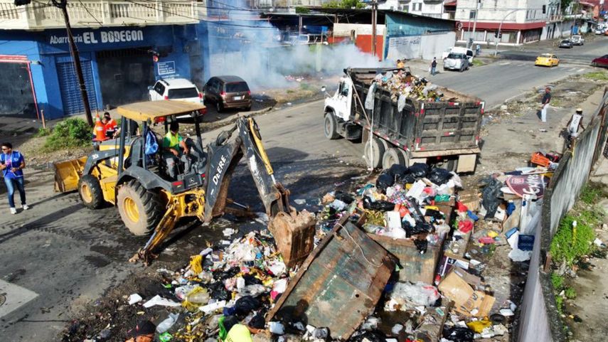 Operativo de recolección de basura en la capital.
