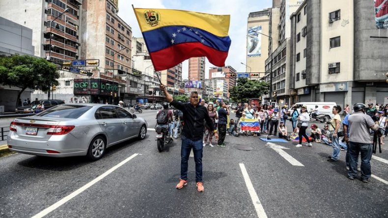 Varela pone a Panamá a disposición para mediar negociación en Venezuela