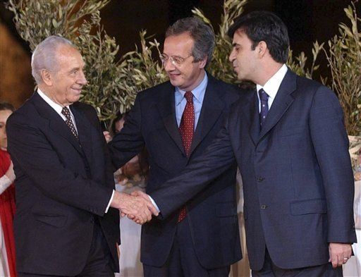 Palestinos acusan a ex colaborador de Arafat de desfalco