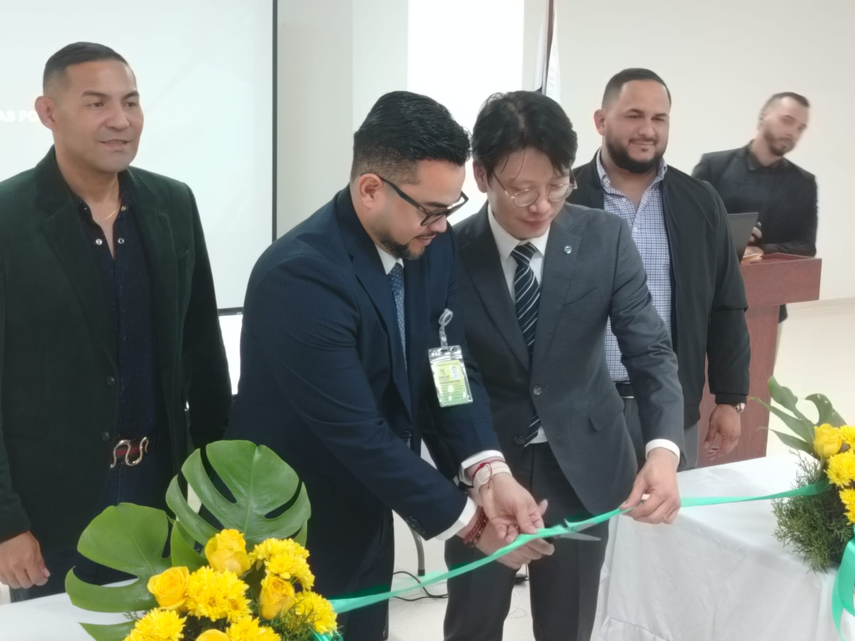 Minsa inaugura primer Laboratorio de Biología Molecular