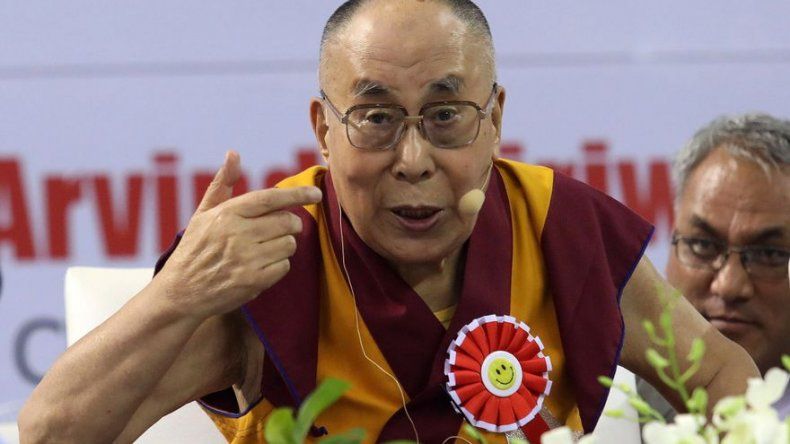 El dalái lama lleva la asignatura de la felicidad a las aulas de Nueva Delhi