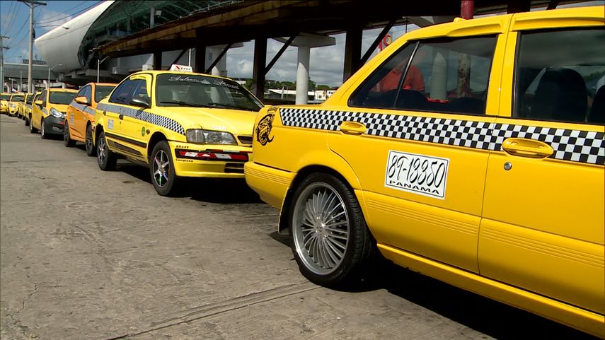 La medida de movilidad de par y non establecida por la ATTT para los taxis vencía en el mes de agosto.