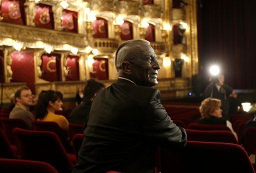 Artista tatuado busca presidencia checa