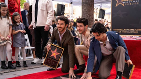 Los Jonas Brothers reciben su estrella en el Paseo de la Fama de Hollywood