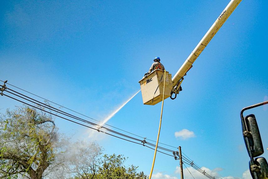 Naturgy refuerza la red eléctrica con mantenimiento en temporada seca