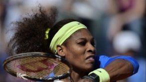 Serena Williams recibe tratamiento por dolores de espalda