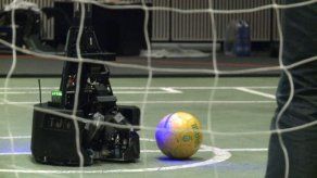Robots-futbolistas se preparan para la próxima RoboCup en Holanda