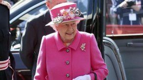 Reina Isabel II busca encargado de la limpieza para su palacio