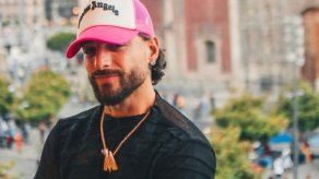 Maluma recorre las calles de México y pasa desapercibido