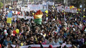 Opositores a reforma educacional en Chile se manifiestan contra cambios