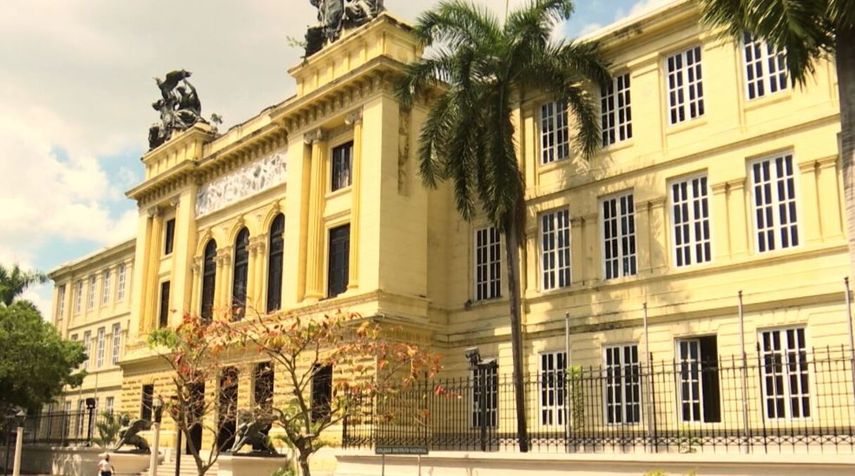 La ministra de Educación se reunió esta mañana con una delegación del Instituto Nacional para coordinar la reparación del plantel y el uso del FECE.