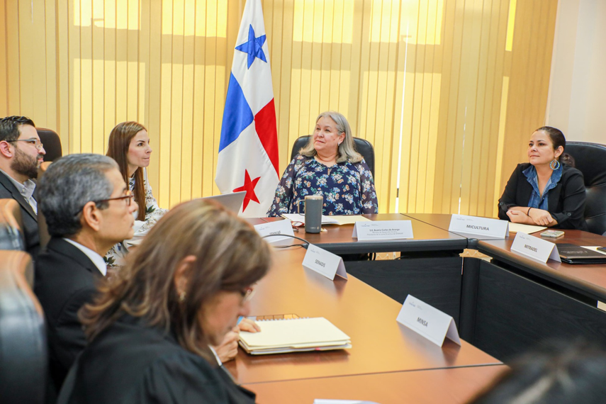 Ministra del MIDES resalta cambio a favor de los menores de edad